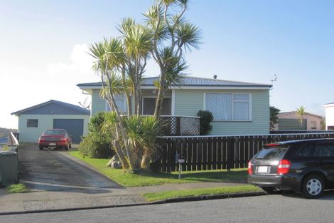 Photo of property in 142 Gloaming Hill, Titahi Bay, Porirua, 5022