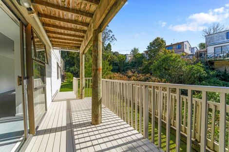 Photo of property in 2/95 Fairclough Road, Beach Haven, Auckland, 0626