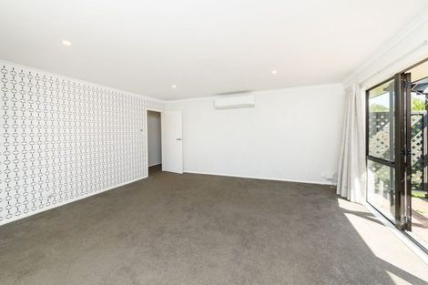 Photo of property in 20 Colonial Place, Kelvin Grove, Palmerston North, 4414