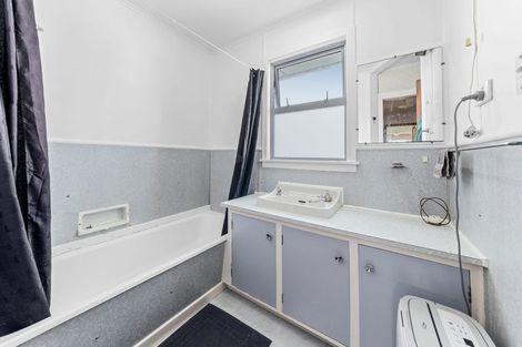 Photo of property in 13 Parris Street, Waitara, 4320