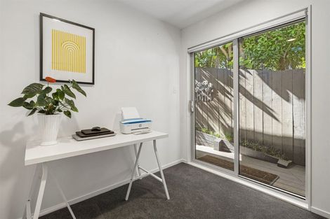 Photo of property in 2/76 Wairoa Road, Narrow Neck, Auckland, 0624