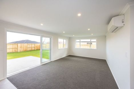 Photo of property in 53 Atlantic Drive, Fitzherbert, Palmerston North, 4410