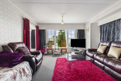 Photo of property in 19 Akaroa Drive, Maupuia, Wellington, 6022