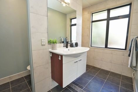 Photo of property in 14 Southworth Place, Grandview Heights, Hamilton, 3200