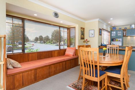 Photo of property in 11 La Lena Grove, Fitzherbert, Palmerston North, 4410