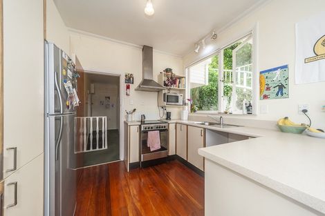 Photo of property in 10 Sunglow Avenue, Melrose, Wellington, 6023