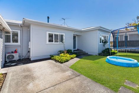 Photo of property in 1a Sherwood Avenue, Te Atatu South, Auckland, 0610
