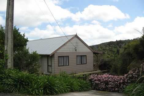 Photo of property in 7 Falls Road, Waitakere, Henderson, 0781