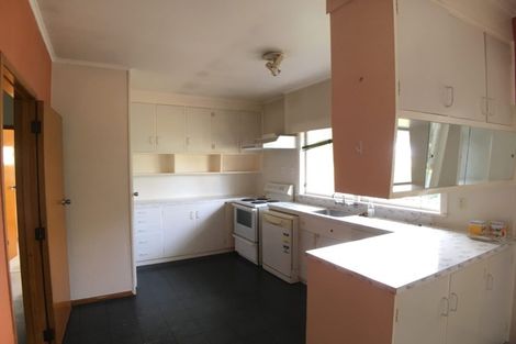 Photo of property in 38 Beaubank Road, Kelston, Auckland, 0602