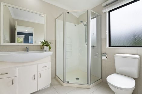 Photo of property in 28 Durbin Court, Greenhithe, Auckland, 0632