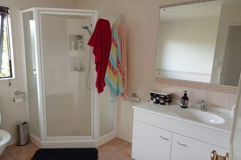 Photo of property in 9 San Fernando Way, Henderson, Auckland, 0612