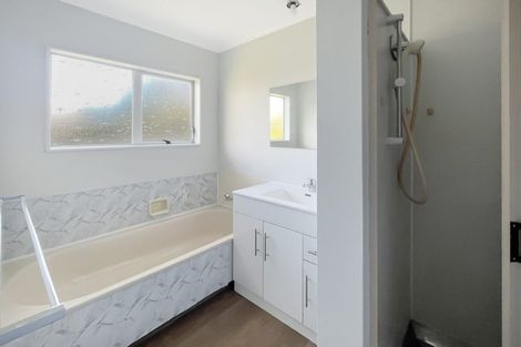 Photo of property in 4a Ruamahanga Crescent, Terrace End, Palmerston North, 4410