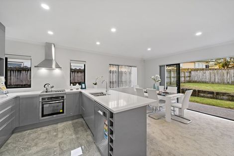 Photo of property in 10 Taatahi Street, Weymouth, Auckland, 2103
