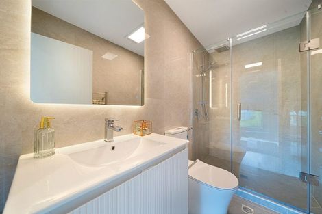 Photo of property in 2/114 Don Buck Road, Massey, Auckland, 0614