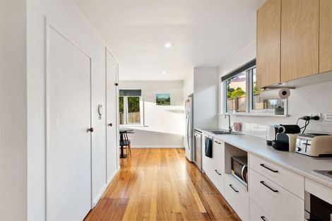 Photo of property in 1/132 Edmonton Road, Te Atatu South, Auckland, 0610