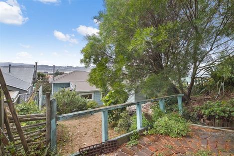 Photo of property in 176 Sutherland Road, Lyall Bay, Wellington, 6022