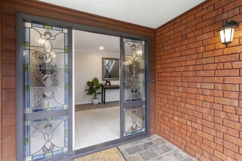 Photo of property in 8 Della Place, Conifer Grove, Takanini, 2112