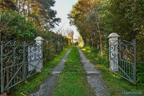 Photo of property in 211 Howard Road, Orere Point, Papakura, 2585