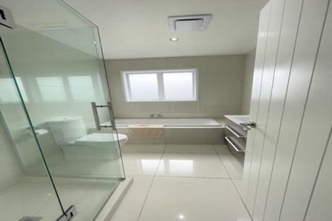 Photo of property in 25 Portadown Avenue, Pakuranga Heights, Auckland, 2010