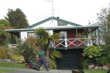 Photo of property in 16 Aquarius Drive, Kawaha Point, Rotorua, 3010