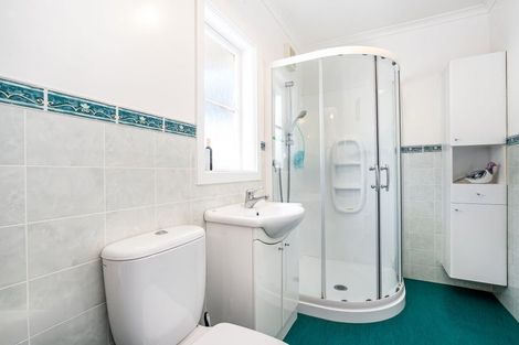 Photo of property in 76 Bayview Road, Paremata, Porirua, 5024