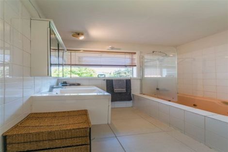 Photo of property in 247 Wairakei Road, Bryndwr, Christchurch, 8053