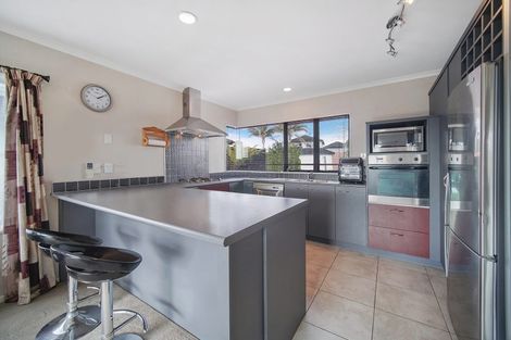 Photo of property in 33 Fergy Crescent, Wattle Downs, Auckland, 2103
