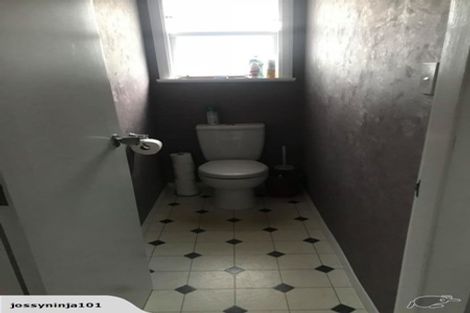 Photo of property in 28 Woodleigh Street, Frankleigh Park, New Plymouth, 4310