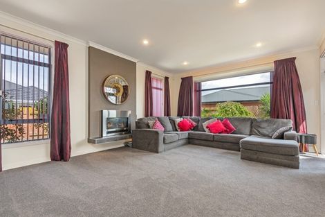 Photo of property in 8 Crabapple Close, Milson, Palmerston North, 4414