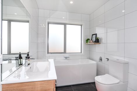 Photo of property in 28 Hillpark Drive, Pokeno, 2402