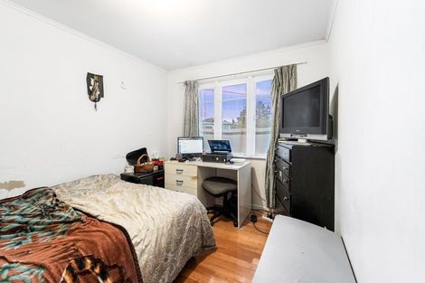 Photo of property in 17 Kuaka Place, New Lynn, Auckland, 0600