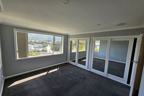 Photo of property in 1 Taylor Terrace, Tawa, Wellington, 5028