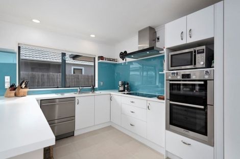 Photo of property in 33 Little John Drive, Bellevue, Tauranga, 3110