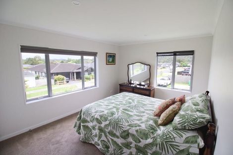 Photo of property in 17 Walter Ruddock Avenue, Kumeu, 0810