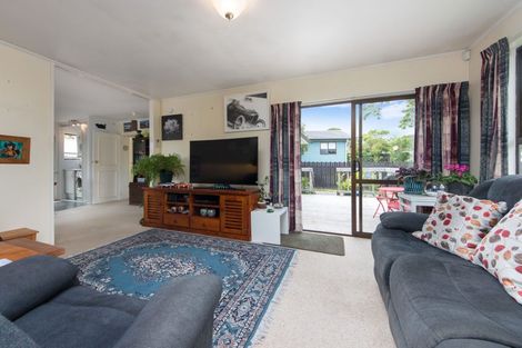 Photo of property in 9 Panzic Place, Glen Eden, Auckland, 0602