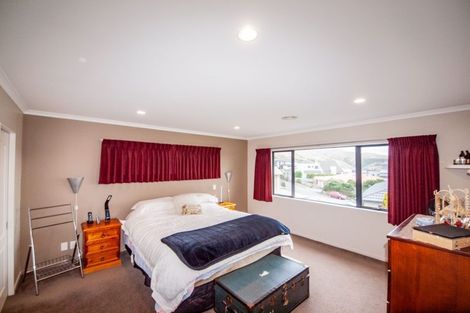 Photo of property in 61 Erlestoke Crescent, Churton Park, Wellington, 6037