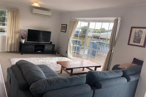 Photo of property in 1/13 De Quincey Terrace, Highland Park, Auckland, 2010