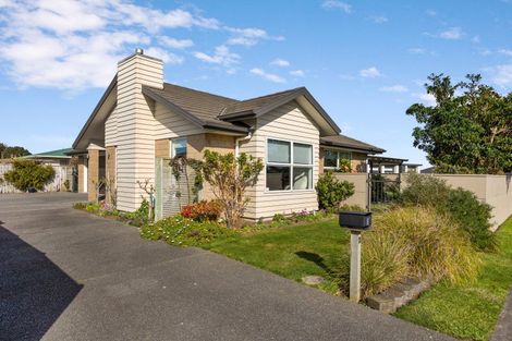 Photo of property in 2 Keene Drive, Bell Block, New Plymouth, 4312