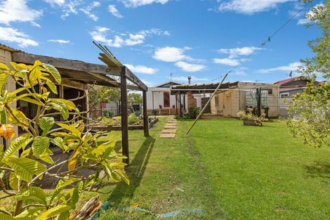 Photo of property in 2 Ngahina Street, Marton, 4710