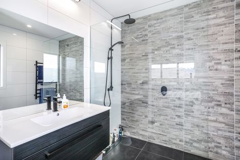 Photo of property in 28 Hillpark Drive, Pokeno, 2402