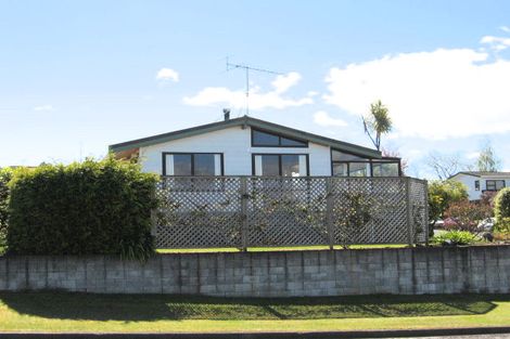 Photo of property in 2/21 Shera Street, Acacia Bay, Taupo, 3330