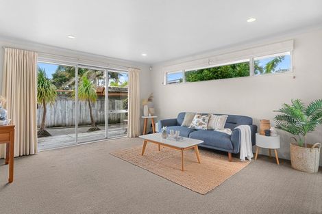 Photo of property in 11 Miami Place, One Tree Point, 0118