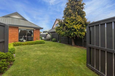 Photo of property in 2/41 Beauford Place, Parklands, Christchurch, 8083