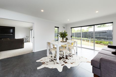 Photo of property in 6 D'urville Place, Kelvin Grove, Palmerston North, 4414