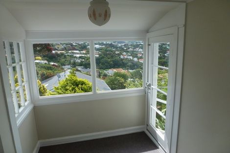 Photo of property in 5a Grove Road, Kelburn, Wellington, 6012