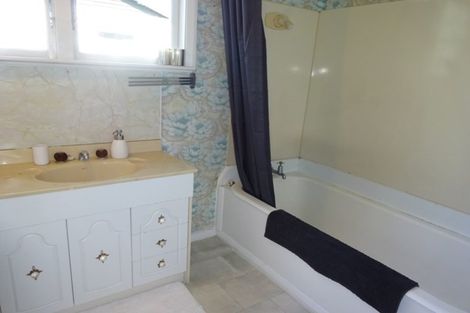 Photo of property in 35 Pratt Avenue, Foxton Beach, Foxton, 4815