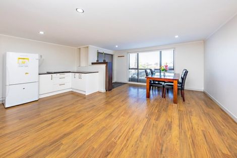 Photo of property in 25 Orinda Close, Botany Downs, Auckland, 2010