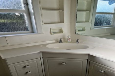 Photo of property in 13 Emirau Place, Glenfield, Auckland, 0629