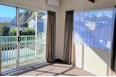 Photo of property in 7 Terrace Road, Titahi Bay, Porirua, 5022