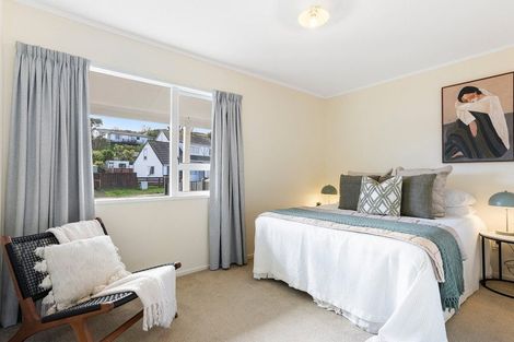 Photo of property in 2 Ladbrooke Drive, Newlands, Wellington, 6037